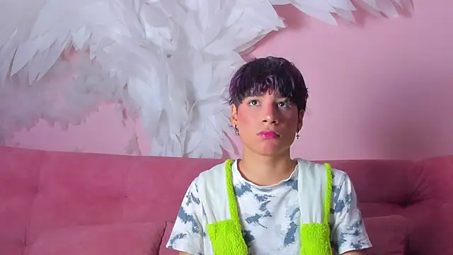 Snapshot of Leo_Glow chatting on February 6, 1:14 pm Leo Glow online show from February 6, 1:14 pm