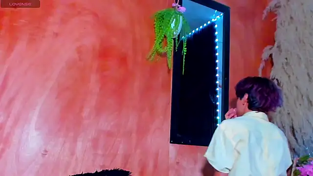 Snapshot of Leo_Glow chatting on February 23, 7:33 pm Leo Glow online show from February 23, 7:33 pm