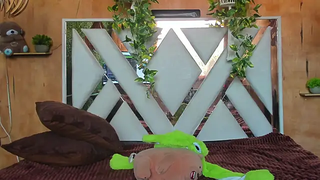 Snapshot of Leo_Glow chatting on March 9, 1:59 pm Leo Glow online show from March 9, 1:59 pm