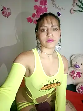 Snapshot of BellaChiquis_ chatting on November 22, 5:17 am BellaChiquis online show from November 22, 5:17 am