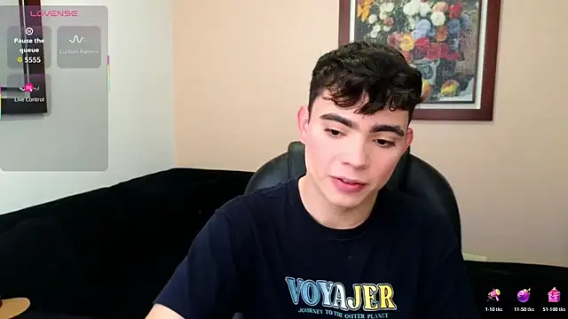 Snapshot of petitegigant33 chatting on November 2, 9:50 pm petitegigant33 online show from November 2, 9:50 pm