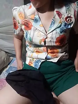 Snapshot of Alice-567 chatting on June 18, 1:39 am Alice-567 online show from June 18, 1:39 am