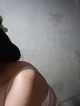 Snapshot of Alice-567 chatting on July 22, 12:19 pm Alice-567 online show from July 22, 12:19 pm