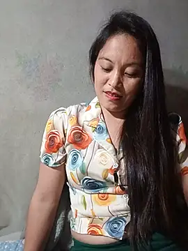 Snapshot of Alice-567 chatting on July 28, 2:13 pm Alice-567 online show from July 28, 2:13 pm