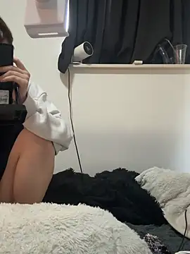 Snapshot of jura_xxx chatting on August 9, 6:18 am jura xxx online show from August 9, 6:18 am