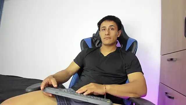 Snapshot of dorman_boy chatting on November 9, 4:55 am dorman boy online show from November 9, 4:55 am