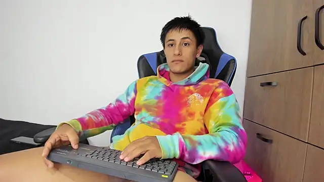 Snapshot of dorman_boy chatting on November 23, 8:25 am dorman boy online show from November 23, 8:25 am