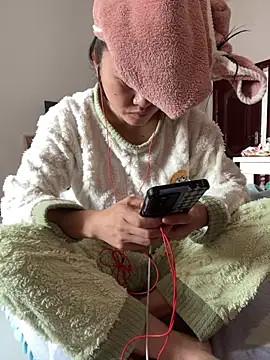 Snapshot of daaqnn chatting on November 17, 12:49 am daaqnn online show from November 17, 12:49 am