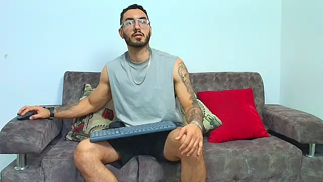 thebadboys05 online show from June 18, 12:00 am