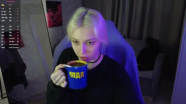 Snapshot of goth__tv chatting on November 10, 1:43 pm goth tv online show from November 10, 1:43 pm