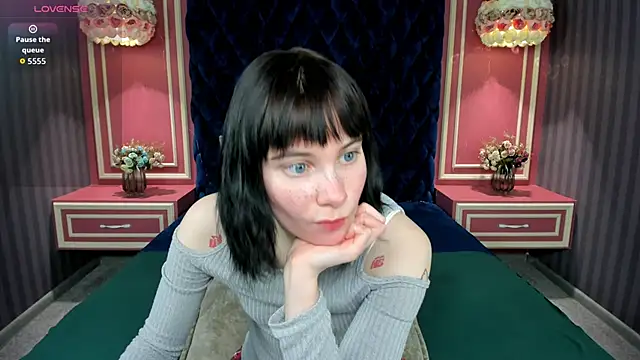 Snapshot of DoseOfDaisy chatting on December 3, 12:36 pm DoseOfDaisy online show from December 3, 12:36 pm