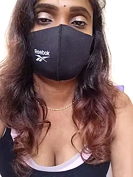 Snapshot of Queen-dhivya chatting on November 17, 8:09 am Queen-dhivya online show from November 17, 8:09 am