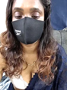 Snapshot of Queen-dhivya chatting on December 18, 12:27 am Queen-dhivya online show from December 18, 12:27 am