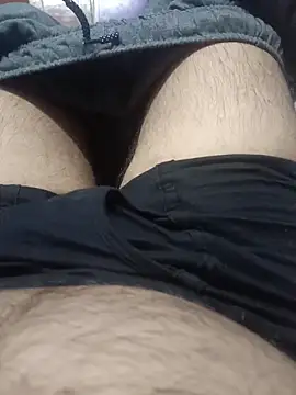 Snapshot of bearslove143 chatting on December 15, 4:28 am bearslove143 online show from December 15, 4:28 am