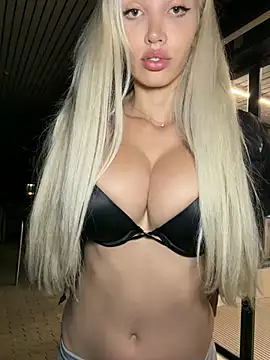Snapshot of Lana-Grey chatting on August 1, 9:57 pm Lana-Grey online show from August 1, 9:57 pm