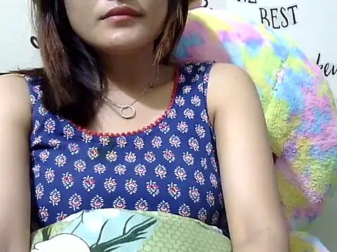 Snapshot of maira_33 chatting on May 22, 4:56 pm maira 33 online show from May 22, 4:56 pm