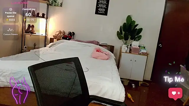 Lolitaloove69 online show from November 15, 6:04 pm