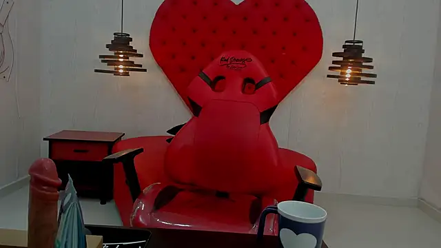 Bella Cuttee online show from December 1, 3:55 am