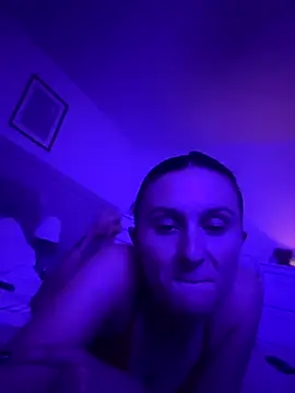 Snapshot of EmLovesxx chatting on November 11, 10:54 pm EmLovesxx online show from November 11, 10:54 pm