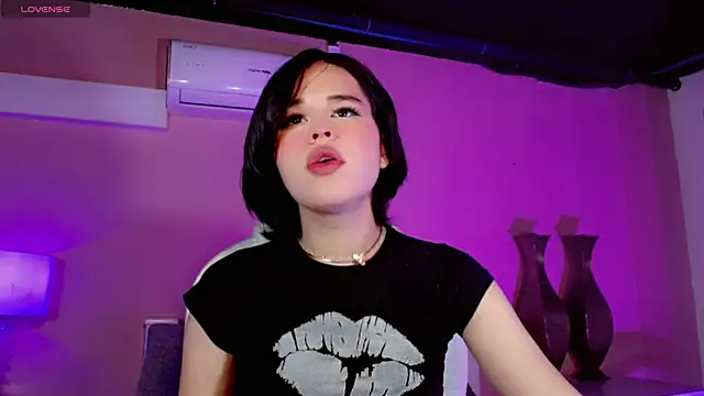 Snapshot of ClaudiaSophia chatting on December 3, 11:30 am ClaudiaSophia online show from December 3, 11:30 am