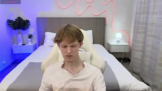 Snapshot of Fakeangel87 chatting on November 2, 10:50 am Fakeangel87 online show from November 2, 10:50 am