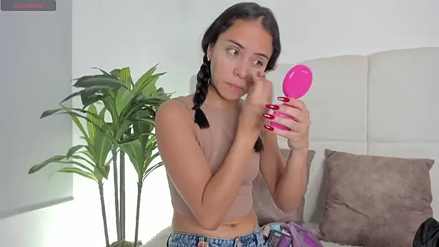 Snapshot of Doll_Meyleer chatting on December 15, 10:19 am Doll Meyleer online show from December 15, 10:19 am