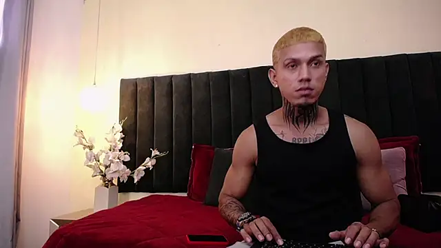 Snapshot of roy_connor chatting on November 5, 7:58 pm roy connor online show from November 5, 7:58 pm