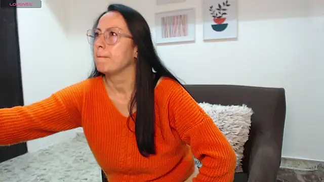 Snapshot of Lauryn_Jones chatting on November 15, 5:20 pm Lauryn Jones online show from November 15, 5:20 pm