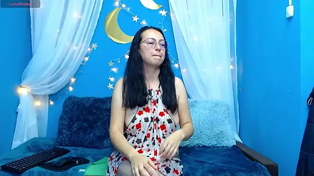 Snapshot of Lauryn_Jones chatting on November 25, 2:06 pm Lauryn Jones online show from November 25, 2:06 pm