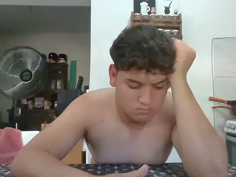 Snapshot of Myboy0020 chatting on December 13, 7:53 pm Myboy0020 online show from December 13, 7:53 pm