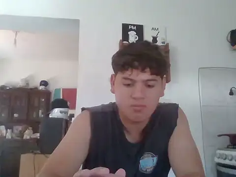 Snapshot of Myboy0020 chatting on December 17, 12:55 pm Myboy0020 online show from December 17, 12:55 pm