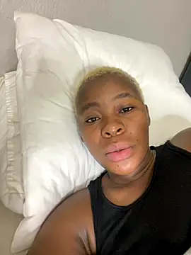 Snapshot of MiyaXo2 chatting on November 18, 11:59 pm MiyaXo2 online show from November 18, 11:59 pm