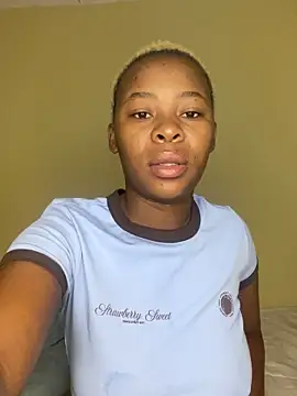 Snapshot of MiyaXo2 chatting on December 19, 1:23 am MiyaXo2 online show from December 19, 1:23 am