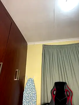 Snapshot of MiyaXo2 chatting on December 19, 8:38 pm MiyaXo2 online show from December 19, 8:38 pm