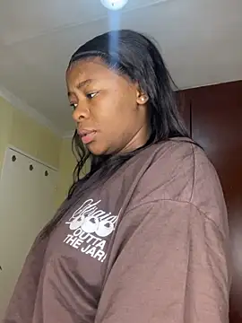 Snapshot of MiyaXo2 chatting on December 22, 2:08 am MiyaXo2 online show from December 22, 2:08 am