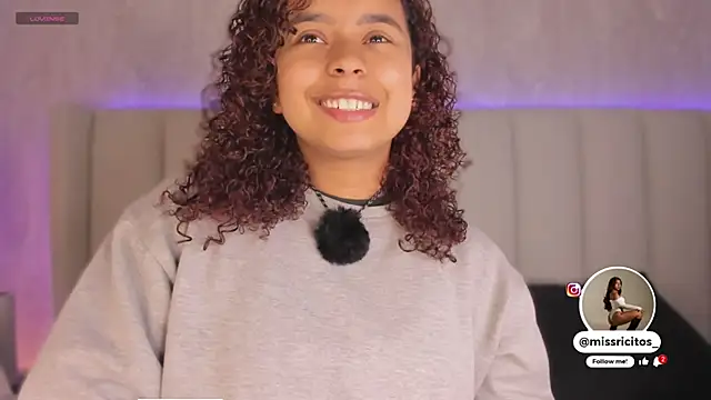 Snapshot of LaraCurls chatting on November 21, 11:53 am LaraCurls online show from November 21, 11:53 am