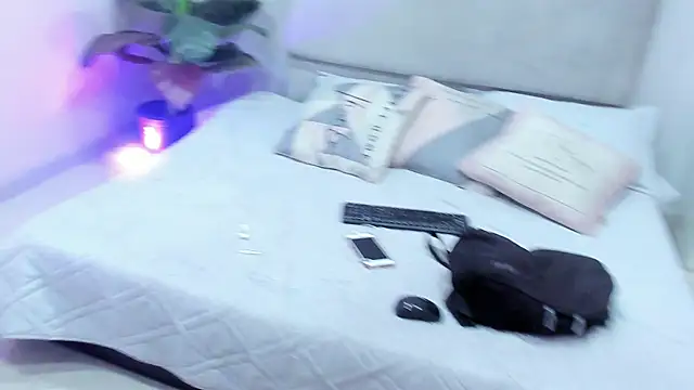 Shelsyissy online show from November 18, 8:30 am