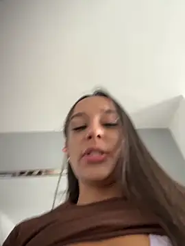 Brunettecollins05 online show from May 24, 8:58 pm