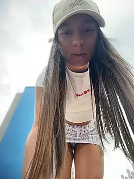 Brunettecollins05 online show from June 25, 6:34 pm