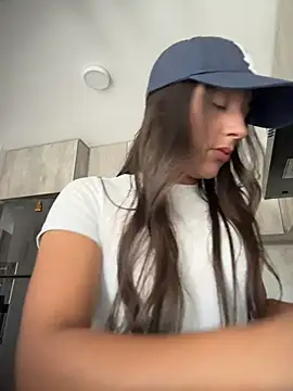 Brunettecollins05 online show from June 29, 8:53 pm