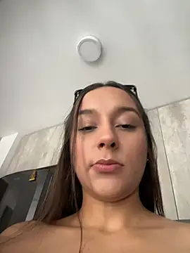 Brunettecollins05 online show from July 21, 9:17 pm