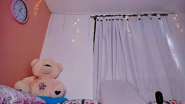 Snapshot of miah_smith123 chatting on November 12, 5:13 pm miah smith123 online show from November 12, 5:13 pm