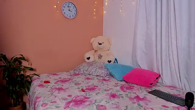 Snapshot of miah_smith123 chatting on November 28, 8:55 pm miah smith123 online show from November 28, 8:55 pm