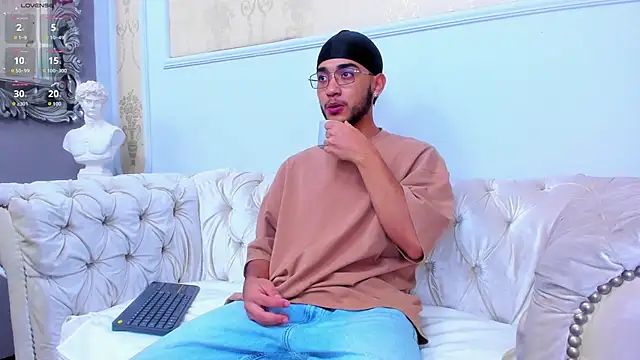 Snapshot of MatteoRicci_ chatting on November 4, 7:35 pm MatteoRicci online show from November 4, 7:35 pm