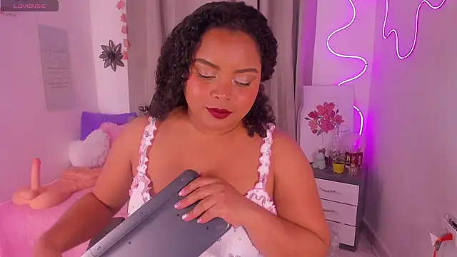 alanaa gomezz online show from January 14, 8:14 pm