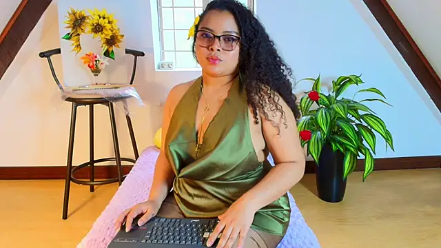 alanaa gomezz online show from July 9, 6:12 pm