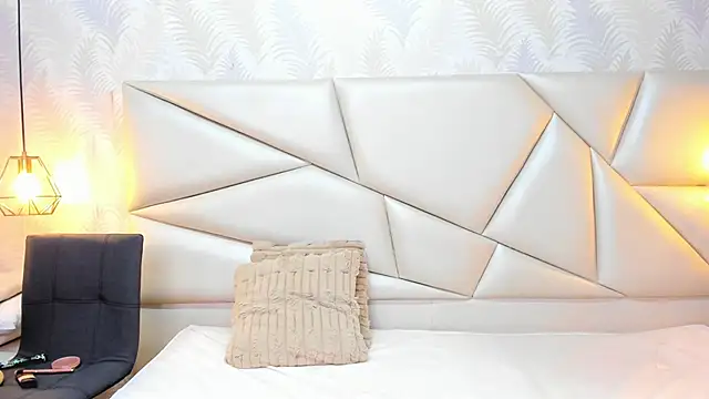 Snapshot of laurettedela_rouse chatting on November 26, 11:22 am laurettedela rouse online show from November 26, 11:22 am