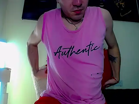 Snapshot of Sebastian_Loaiza chatting on November 13, 4:17 pm Sebastian Loaiza online show from November 13, 4:17 pm