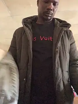 Snapshot of Ndodemnyama@xh chatting on December 18, 7:36 am Ndodemnyamaxh online show from December 18, 7:36 am