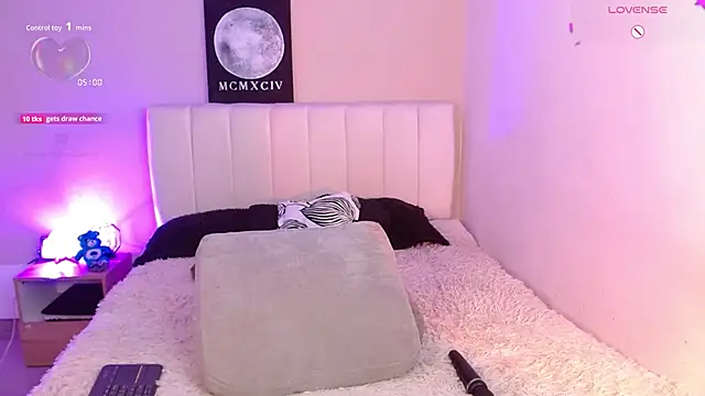 Snapshot of AlexaHart chatting on November 3, 1:56 pm AlexaHart online show from November 3, 1:56 pm